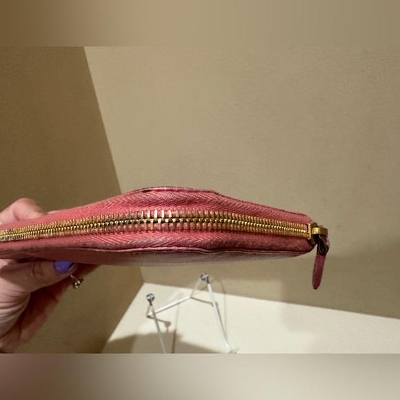 Prada Saffiano Bubblegum Pink Continental Zippy Wallet w/authenticity card - Picture 9 of 16
